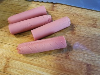 12、家庭版快手烧烤大餐·有肉有菜,火腿肠切条或者切片