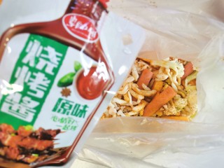 16、家庭版快手烧烤大餐·有肉有菜,烧烤酱准备好