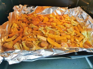 31、家庭版快手烧烤大餐·有肉有菜,送入烤箱下层