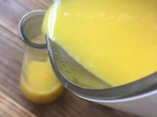 10、补中益气的南瓜米糊, 倒出来饮用即可。