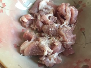 3、红红火火水煮肉片,一勺胡椒粉