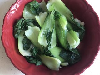 10、红红火火水煮肉片,放入盘中备用