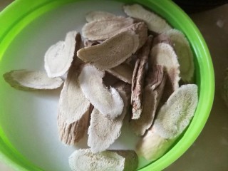 2、滋阴益气止汗，黄芪石斛番鸭煲,黄芪备用