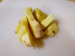 10、滋阴益气止汗，黄芪石斛番鸭煲,番鸭滋阴性凉，所以再加入一些生姜块