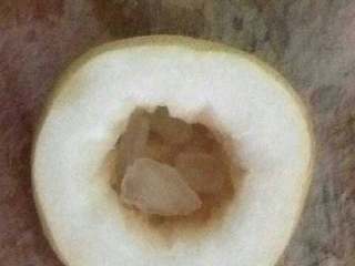 4、蒸梨～止咳去痰,放3小块冰糖