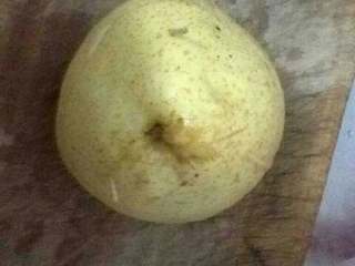 6、蒸梨～止咳去痰,盖梨盖用牙签固定住。