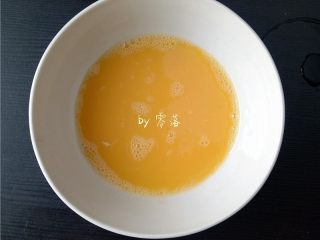 3、白菜酱油面,搅拌均匀；备用；