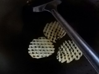 4、莴笋土豆,油炸