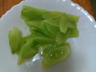 5、莴笋土豆,莴笋切片