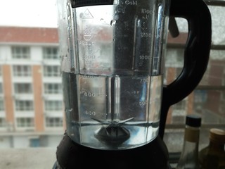 4、冰糖梨子豆浆,破壁机放入800ml清水