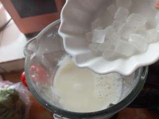 9、冰糖梨子豆浆,放入冰糖