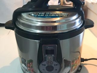 12、莲子八宝粥,盖上锅盖，煮30分钟