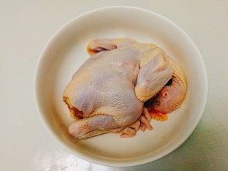 5、家庭版--叫花鸡,洗净后三黄鸡装一个深碗里