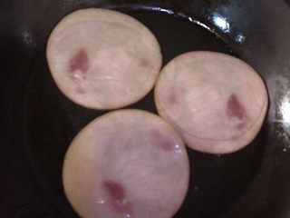 4、快手吐司三明治,煎香火腿片