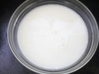 2、中式点心+枣花馍,酵母用一部分温水化开