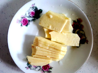 5、暖心又暖胃》》猪肚鸡,准备冬笋。