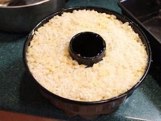 14、香甜米饭+米烤模馅饼,上面也洒上一些面包粉。