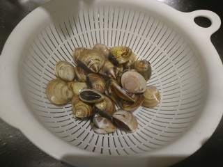 4、蛤蜊鸡汤,時間到，立刻把水倒掉