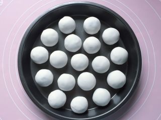 11、紫薯水晶汤圆,依次做好所有的汤圆