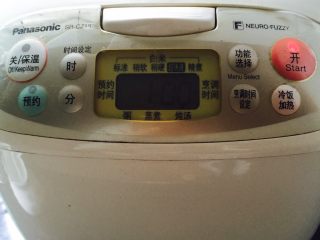 21、#菌类料理#虫草花炖乌鸡,启动炖汤功能键开始炖煮