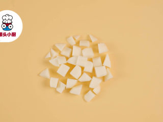 2、枸杞红枣煮啤酒,梨1个切块，生姜切片