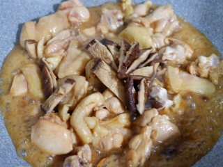 10、家庭版—黄焖鸡米饭,加入香菇条