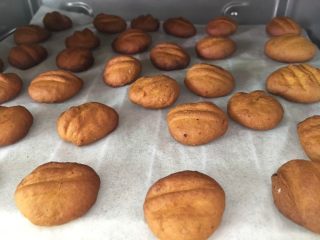 11、枸杞红枣饼干,口感比较厚香。