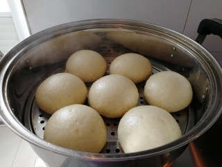 16、家庭版&豆面大馒头,看看吧，白白胖胖的大馒头蒸好了。