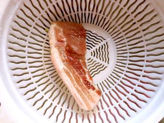 1、红烧肉,五花肉洗净