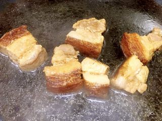 13、红烧肉,五花肉焖完后，锅中留部分汤汁