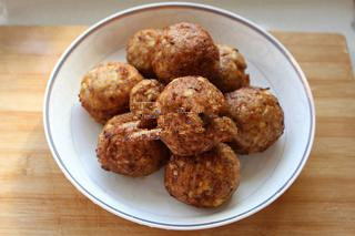 8、红烧狮子头,分次炸制好所有的狮子头；