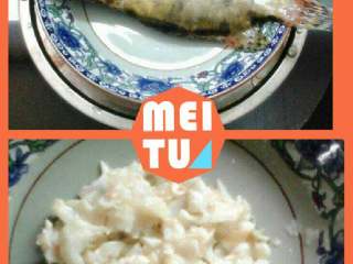 2、鱼泥豆腐青菜粥,鱼上锅蒸熟，挑去刺，剁末