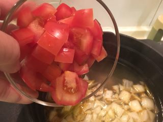 8、泰式酸辣虾汤面,加番茄