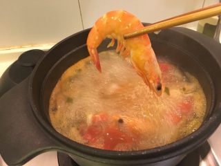 16、泰式酸辣虾汤面,虾先捞出