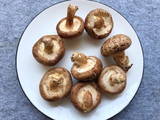 1、香菇酿肉,香菇8个