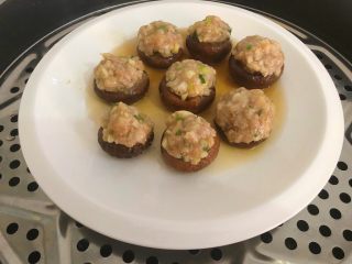 17、香菇酿肉,蒸好拿出来