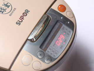 6、腐乳蒸鸡翅,启用蒸煮键30分钟