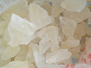 5、果干百合甜汤,准备好冰糖