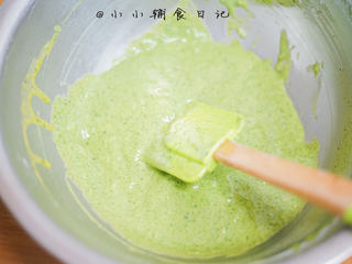 6、低糖少油菠菜戚风蛋糕,6、	拌成这样没有疙瘩浓稠且光泽