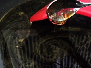 9、传统伍仁馅,加入葡萄糖浆