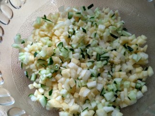 1、水果甜饼,切碎所有水果