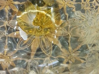 10、家庭自制烤鸭,碗中倒入蜂蜜