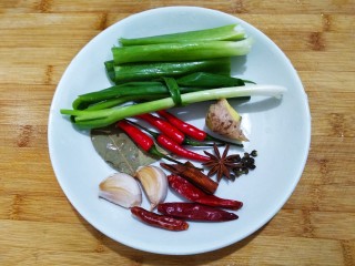 2、白切猪肝,配料如上图