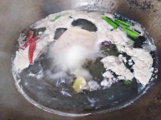 9、白切猪肝,水开后撇去浮末