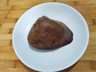 14、白切猪肝,猪肝煮熟后，捞出放凉。