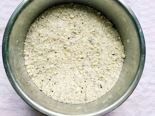 8、桂花松糕,与搓好的粉搓匀