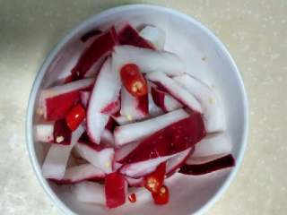 5、韩式白醋泡萝卜,成品图