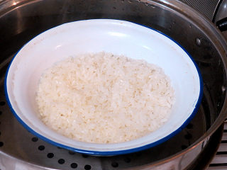 4、花儿朵朵之【双色培根烧卖】 ,干蒸30分钟, 待用