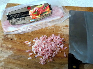 6、花儿朵朵之【双色培根烧卖】 ,培根切碎