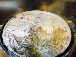 12、佛跳墙,保鲜膜密封食材容器